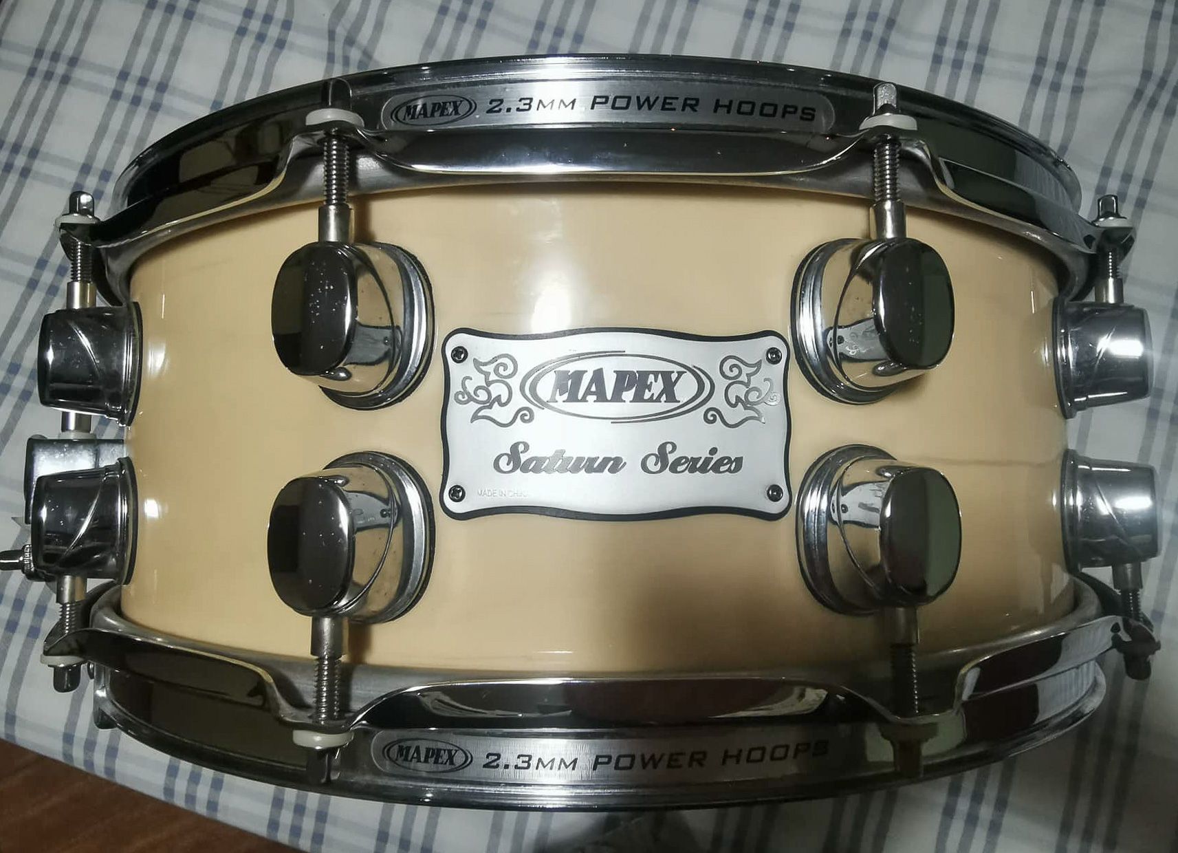 14"x5.5" Antique Ivory Chrome Hardware. Photo - Edgard Diaz Ruiz
