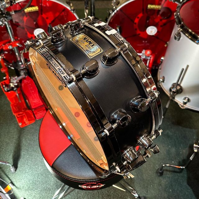 14"x5.5" Maple Deluxe, Flat Black. Photo - Aquiles Priester