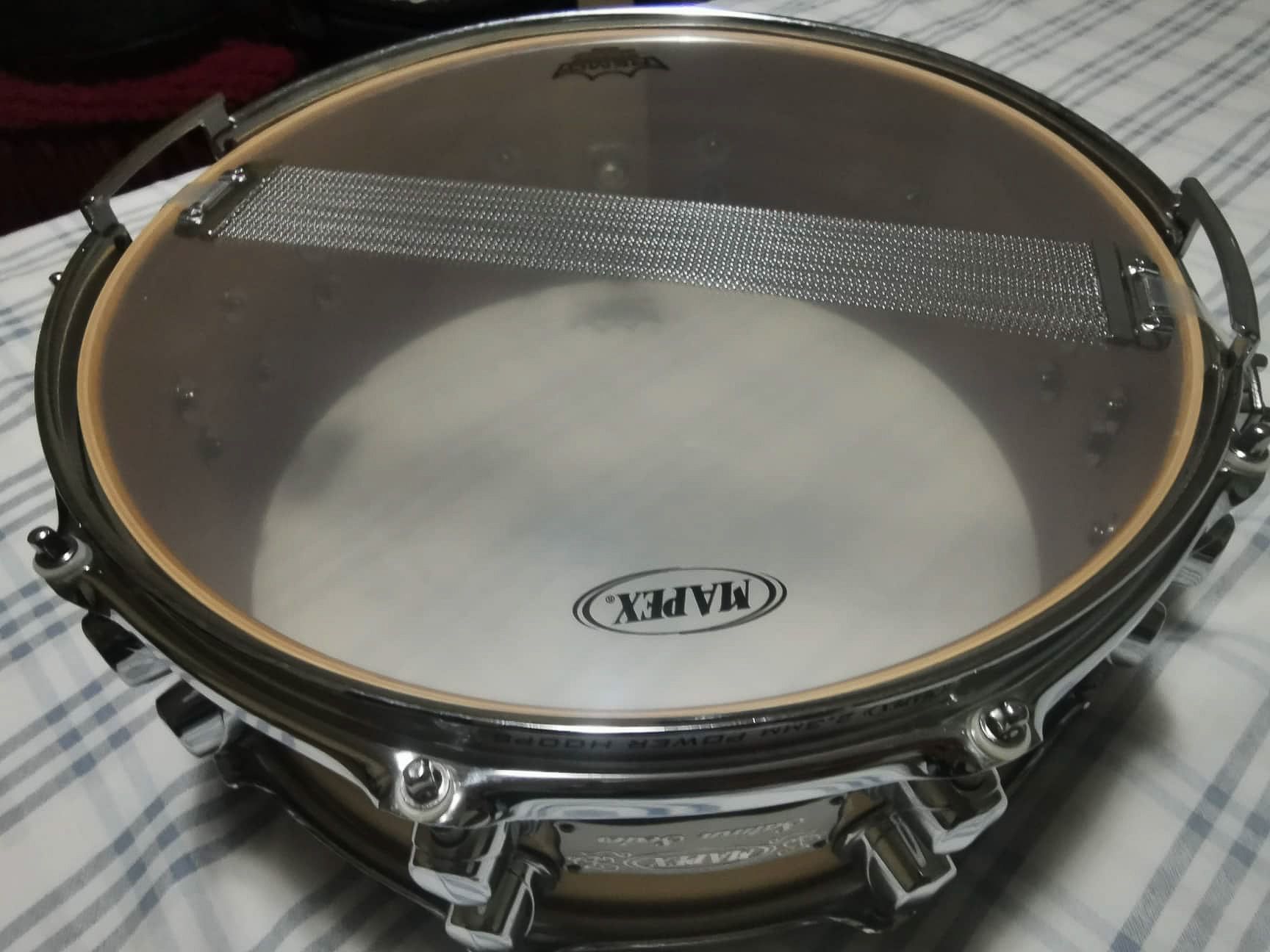 14"x5.5" Antique Ivory Chrome Hardware. Photo - Edgard Diaz Ruiz