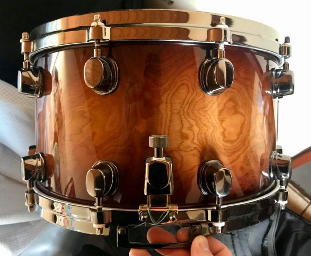 Aquiles Priester Maple/Walnut Prototype. Photo - Maz&atilde;o Souza