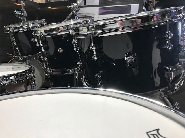 Versatus - Piano Black